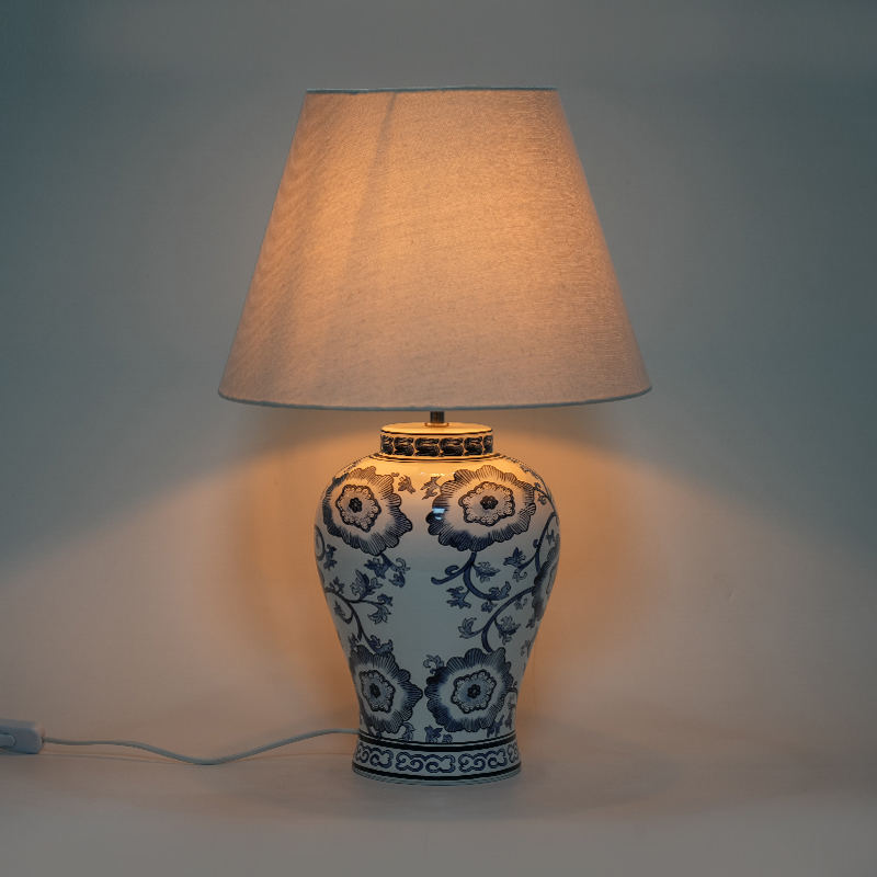 Ny kinesisk stil blå og hvit porselensbordlampe