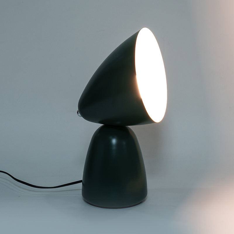 Enkel retro metall bordlampe