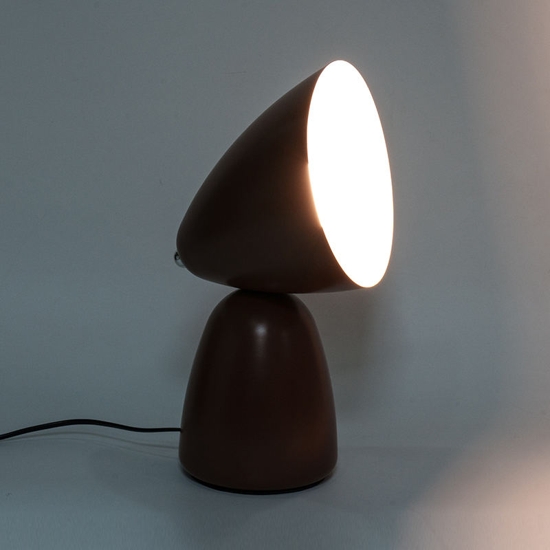 Enkel retro metall bordlampe