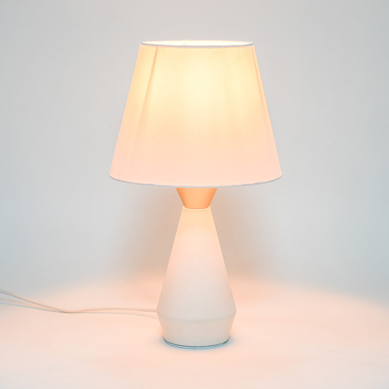 Retro europeisk metalllampe