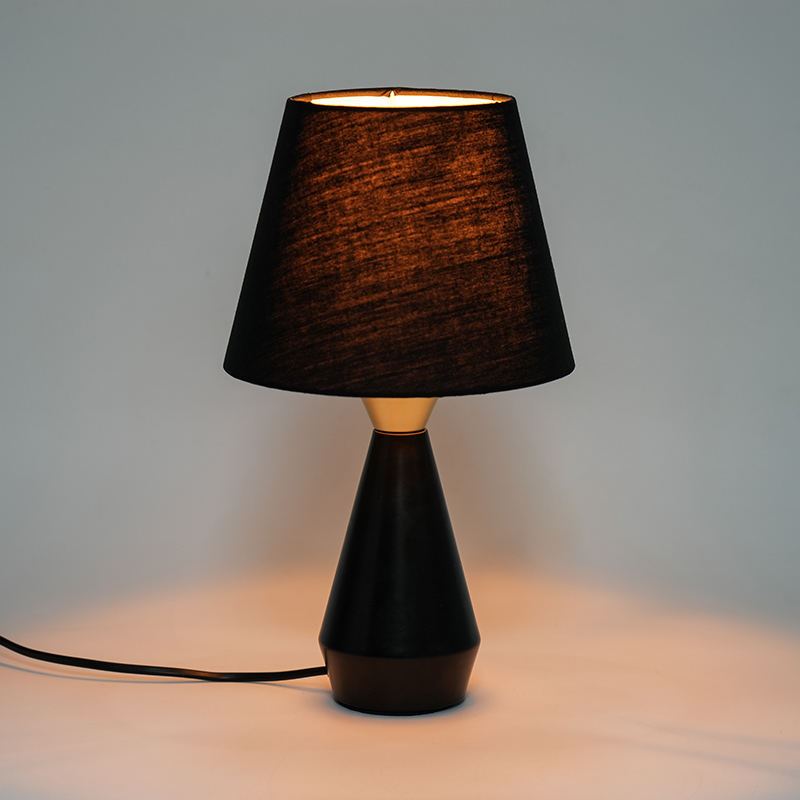 Retro europeisk metalllampe