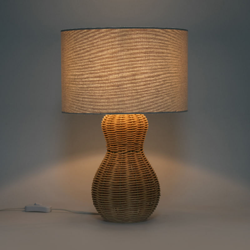Håndlaget Rattan Art Table Lamp