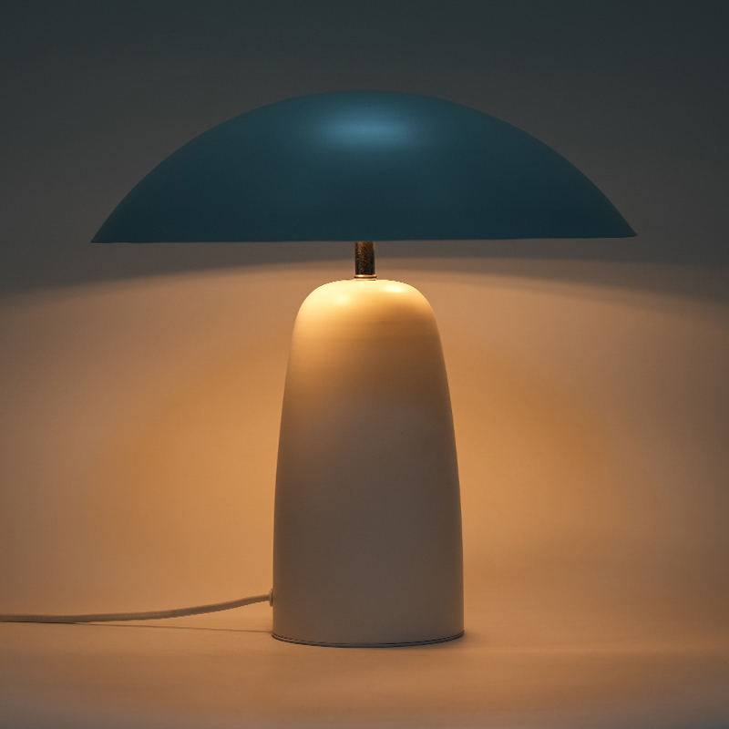 Metall soppformet bordlampe