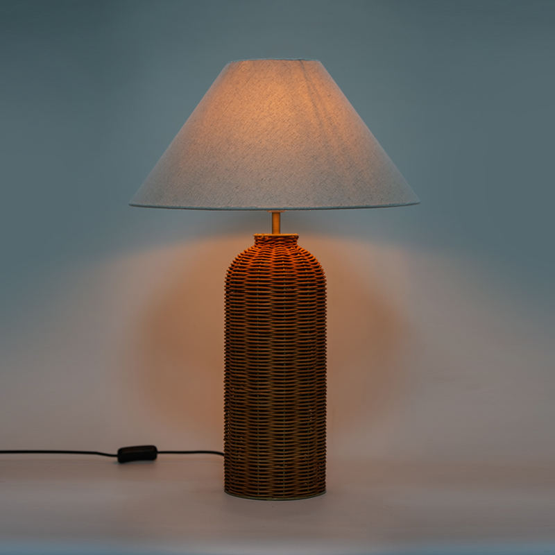 Håndvevd rotting bordlampe