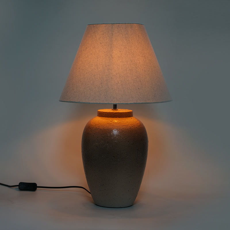 Retro nostalgisk fargekeramisk bordlampe