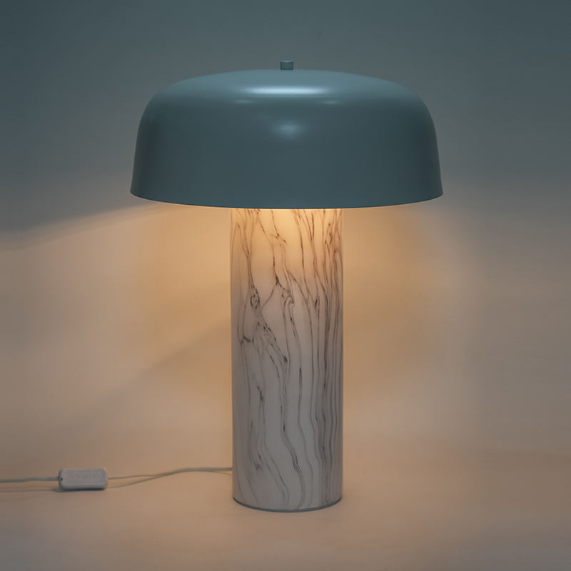 Nordisk marmorbordlampe