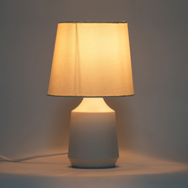 Enkel metallbordlampe