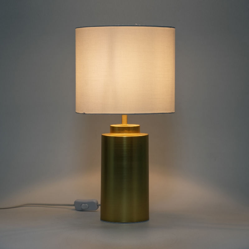 Enkel og elegant metallbordlampe