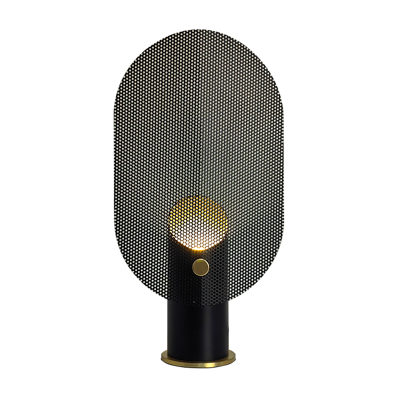 Svart rutenett Jernbordlampe