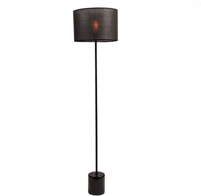 Hvordan skjule ledningene til en gulvlampe?